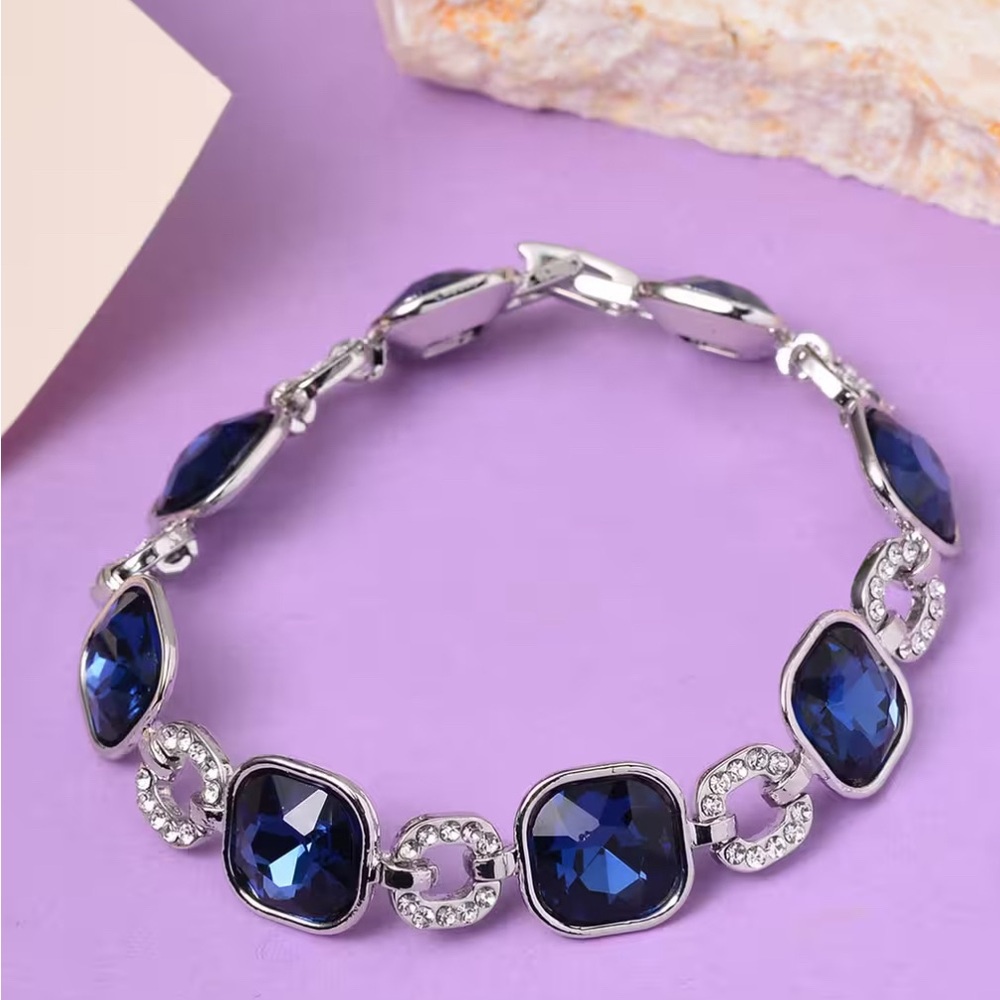 Beautiful Montana Blue Swarovski crystals in silver plated bracelet BNIB pretty!